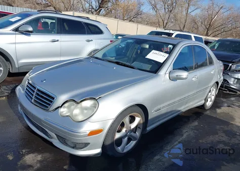 2005 Mercedes-Benz C 230 Kompressor Sport z USA, uszkodzony, nr VIN WDBRF40J35F640549